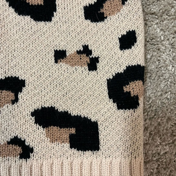 Cheetah Print Top - Picture 3 of 13